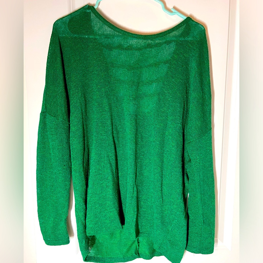 Green light weight long sleeve top
